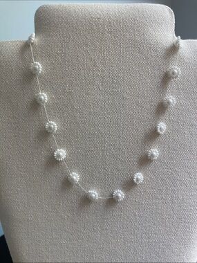 Delicate White Beaded Daisy Necklace - Women Jewelry hand made